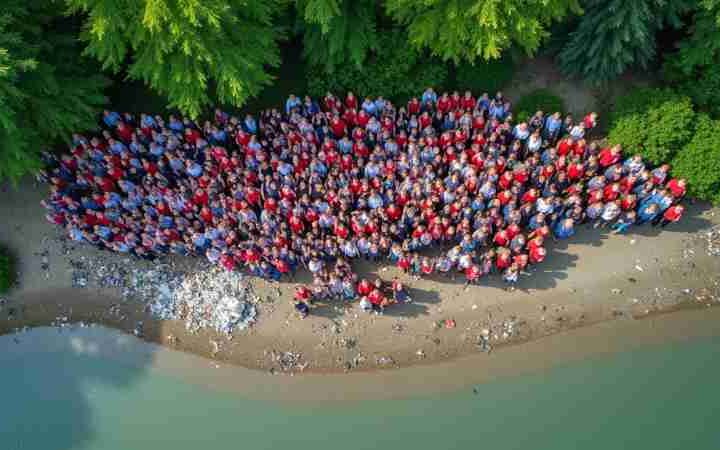 26 tons of garbage cleared from the banks of the Rhine in Düsseldorf, Concept art for illustrative purpose, tags: düsseldorfer tonnen des - Monok